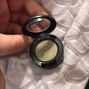 MAC eyeshadow pod
